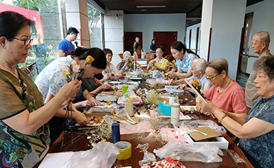 封存芬香•定格美好——百城康養攜手民生銀行舉行DIY手工幹花相框活動
